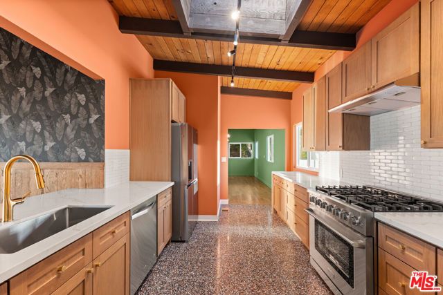 2065 Kew Drive, Los Angeles, CA 90046