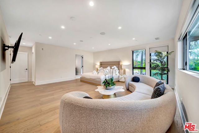 721 N Beverly Drive, Beverly Hills, CA 90210