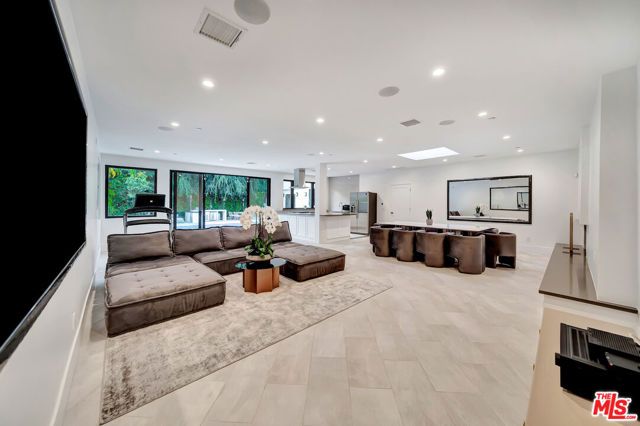 721 N Beverly Drive, Beverly Hills, CA 90210