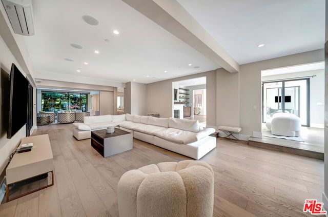 721 N Beverly Drive, Beverly Hills, CA 90210