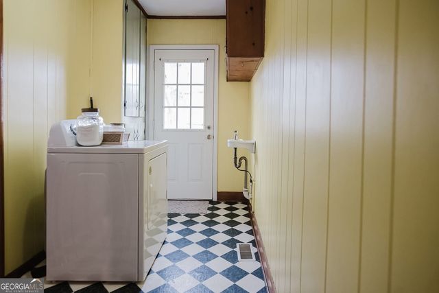 205 Matthews Street, Barnesville, GA 30204