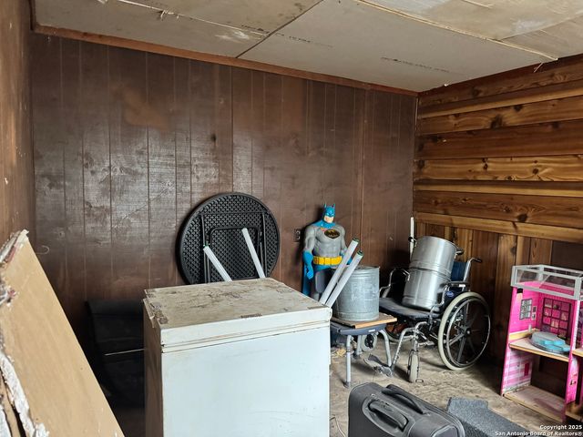 737 Avenue F, Poteet, TX 78065
