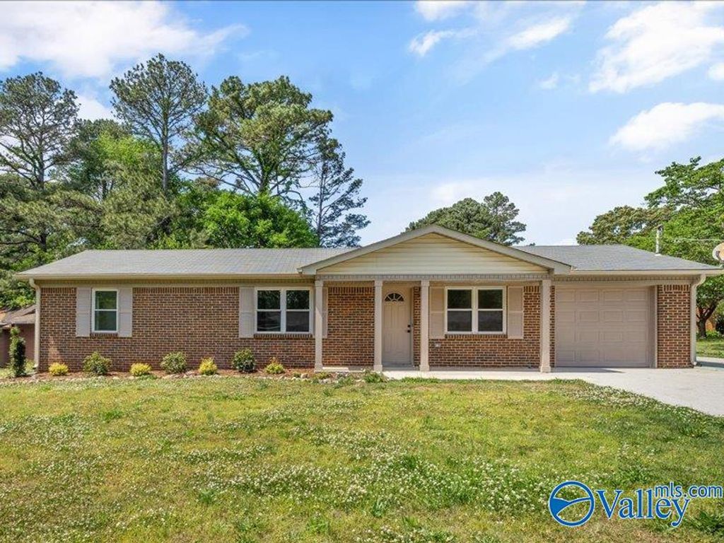 6002 Trisha Lane, Huntsville, AL 35811