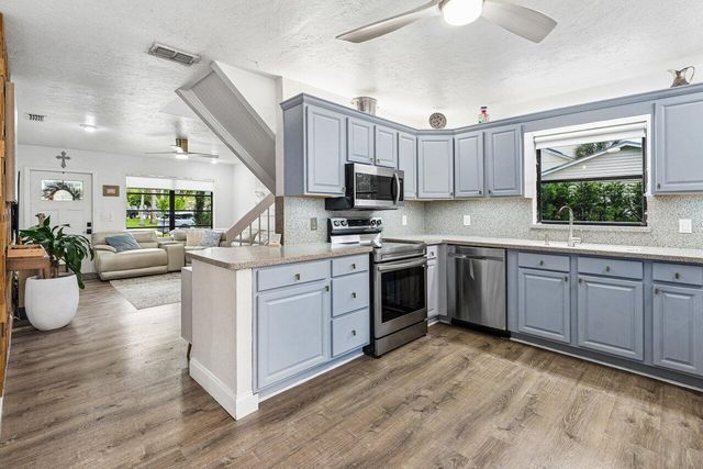 2101 N Palm Circle, North Palm Beach, FL 33408