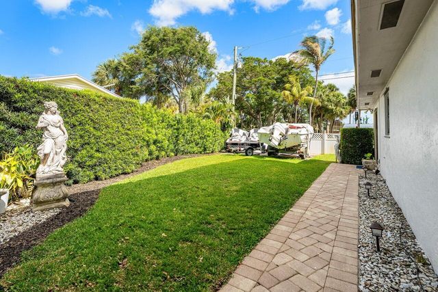2101 N Palm Circle, North Palm Beach, FL 33408