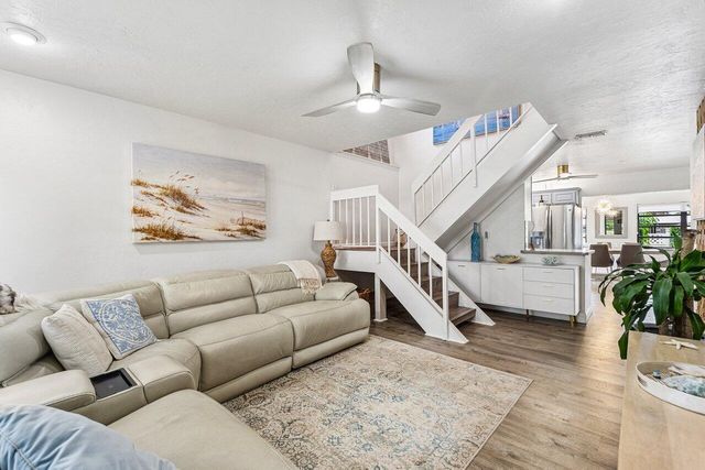 2101 N Palm Circle, North Palm Beach, FL 33408