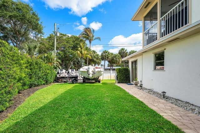 2101 N Palm Circle, North Palm Beach, FL 33408