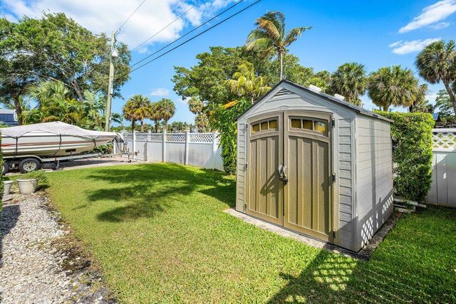 2101 N Palm Circle, North Palm Beach, FL 33408