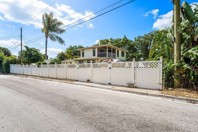 2101 N Palm Circle, North Palm Beach, FL 33408