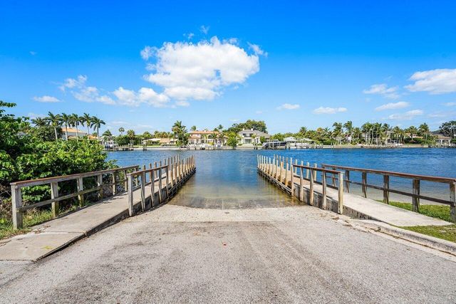 2101 N Palm Circle, North Palm Beach, FL 33408