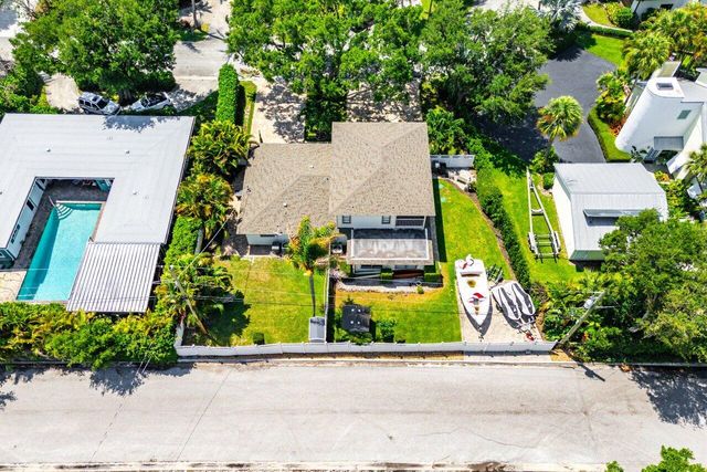 2101 N Palm Circle, North Palm Beach, FL 33408