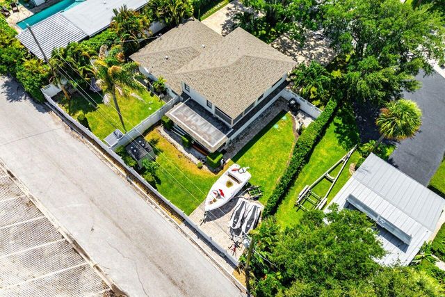 2101 N Palm Circle, North Palm Beach, FL 33408