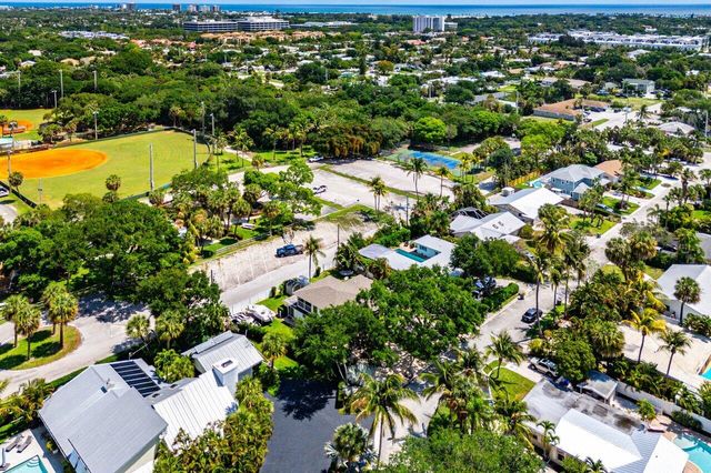 2101 N Palm Circle, North Palm Beach, FL 33408