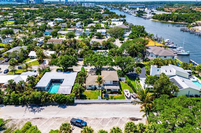 2101 N Palm Circle, North Palm Beach, FL 33408