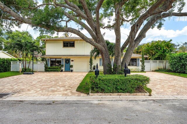 2101 N Palm Circle, North Palm Beach, FL 33408