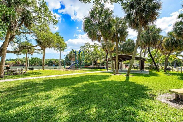 2101 N Palm Circle, North Palm Beach, FL 33408