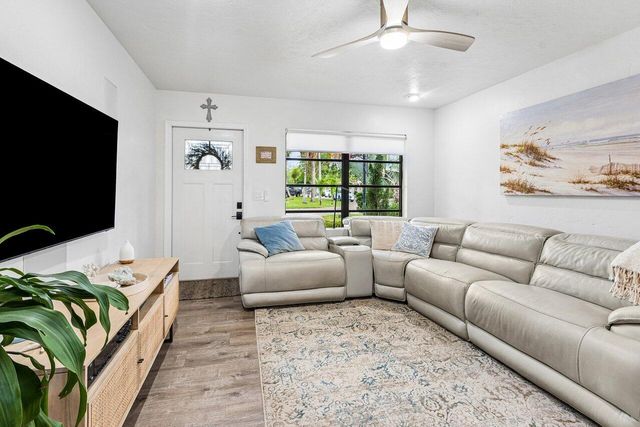 2101 N Palm Circle, North Palm Beach, FL 33408