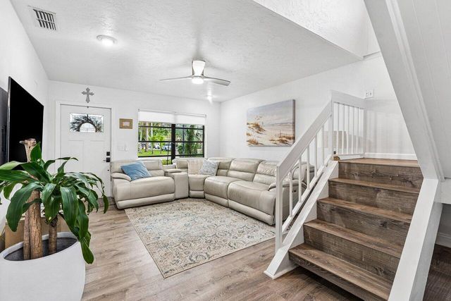 2101 N Palm Circle, North Palm Beach, FL 33408