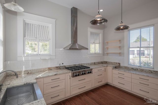 1725 N 15th Ave, Pensacola, FL 32503