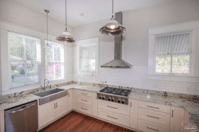 1725 N 15th Ave, Pensacola, FL 32503