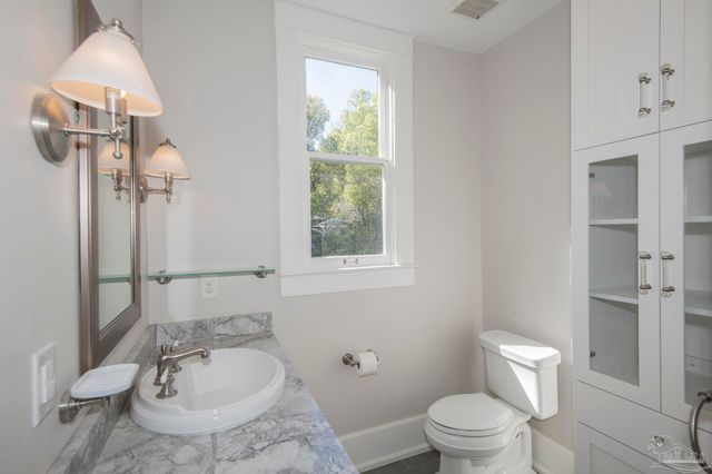 1725 N 15th Ave, Pensacola, FL 32503