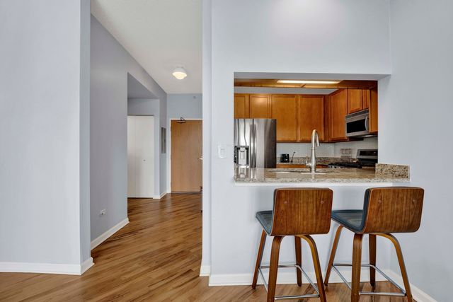 1717 S Prairie Avenue 608, Chicago, IL 60616
