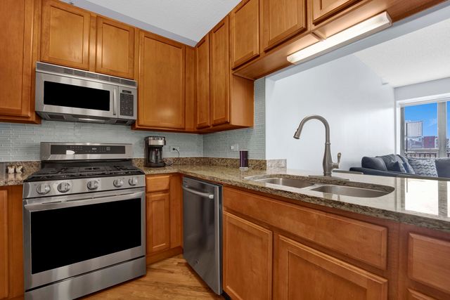 1717 S Prairie Avenue 608, Chicago, IL 60616