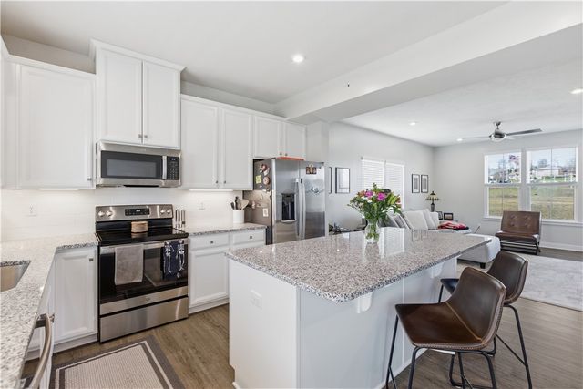 408 Scharberry Ln, Mars Boro, PA 16046