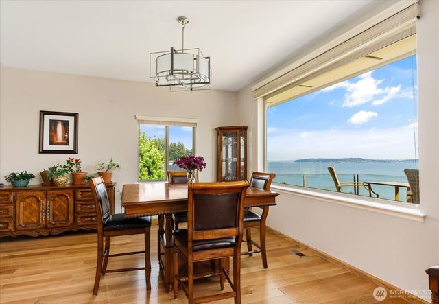 2364 Strawberry Point Road, Oak Harbor, WA 98277