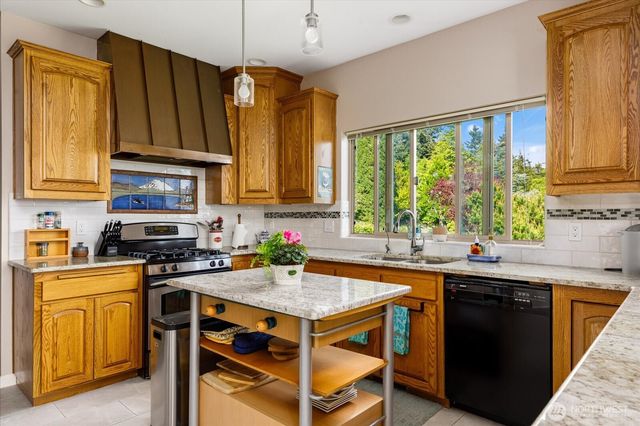 2364 Strawberry Point Road, Oak Harbor, WA 98277
