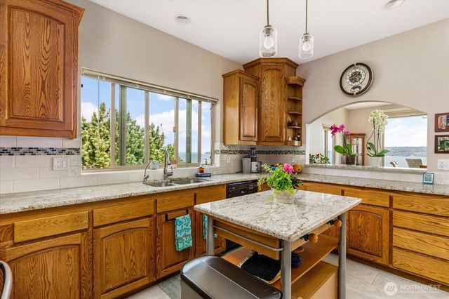 2364 Strawberry Point Road, Oak Harbor, WA 98277