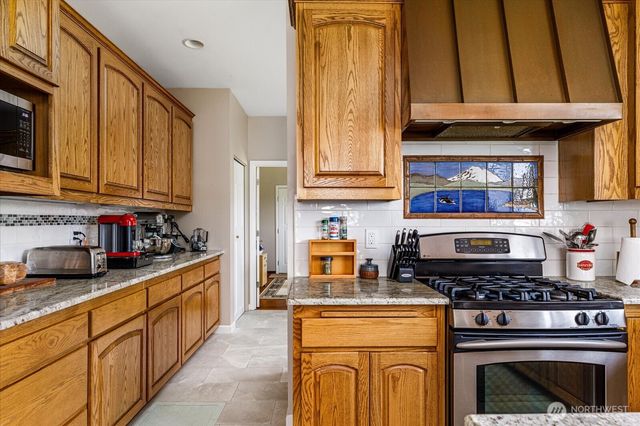 2364 Strawberry Point Road, Oak Harbor, WA 98277