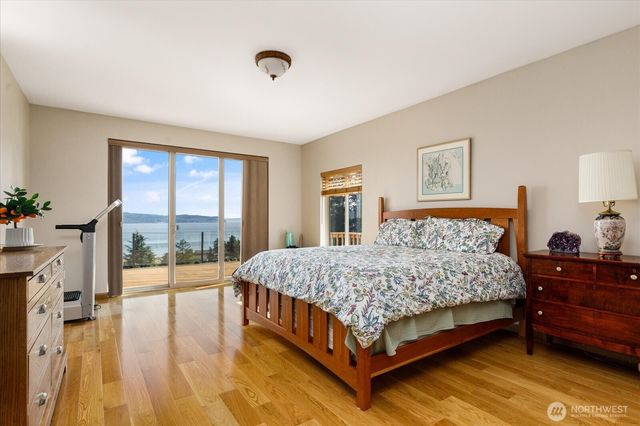 2364 Strawberry Point Road, Oak Harbor, WA 98277