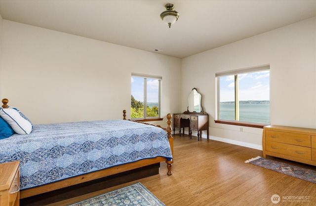 2364 Strawberry Point Road, Oak Harbor, WA 98277