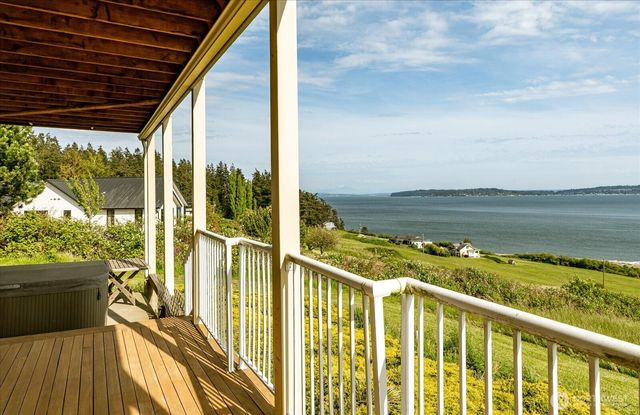 2364 Strawberry Point Road, Oak Harbor, WA 98277