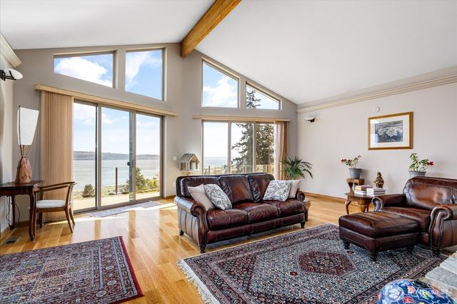 2364 Strawberry Point Road, Oak Harbor, WA 98277