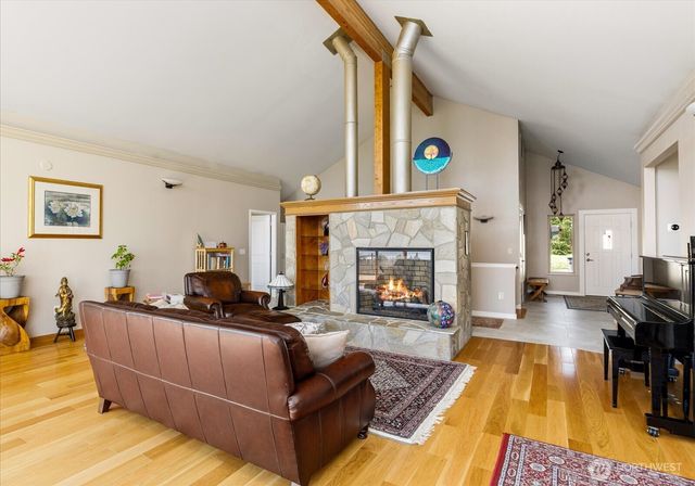 2364 Strawberry Point Road, Oak Harbor, WA 98277
