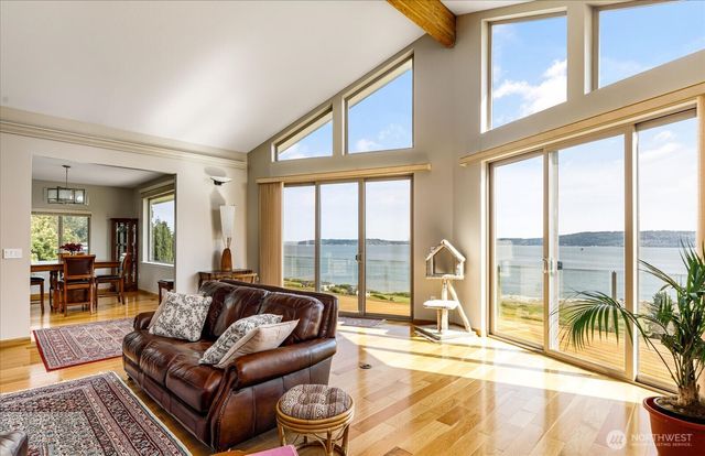 2364 Strawberry Point Road, Oak Harbor, WA 98277