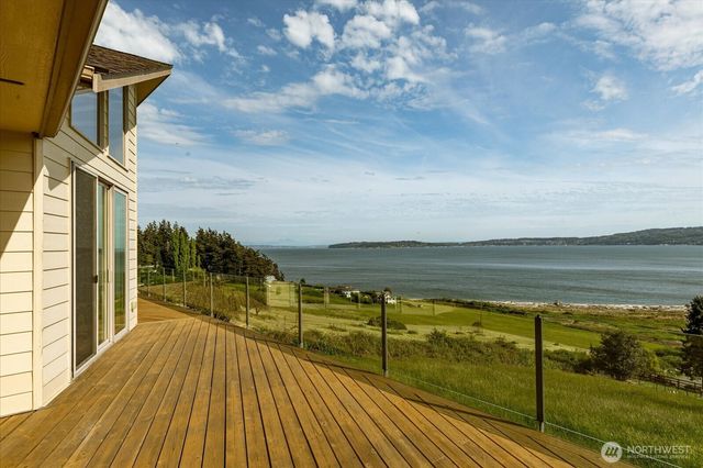 2364 Strawberry Point Road, Oak Harbor, WA 98277