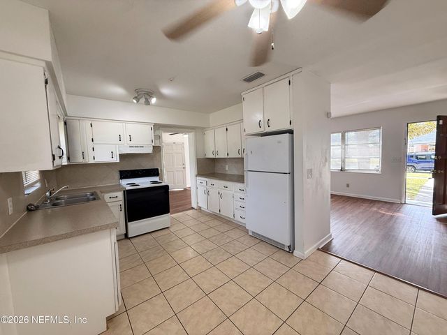 7609 TACONY Drive, Jacksonville, FL 32277