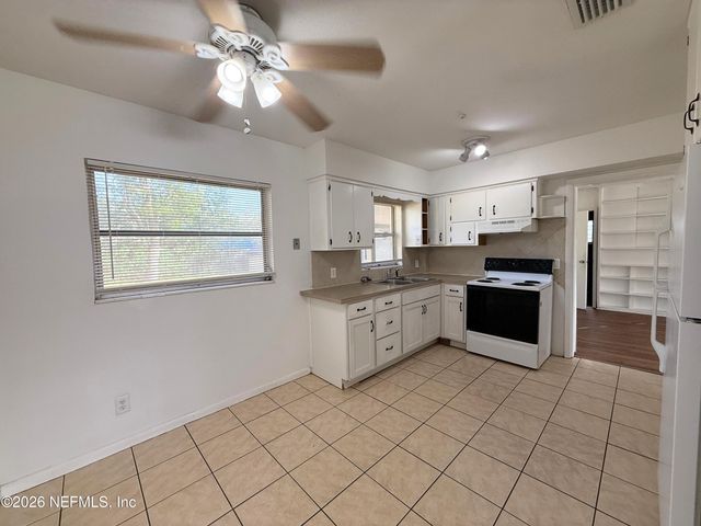 7609 TACONY Drive, Jacksonville, FL 32277