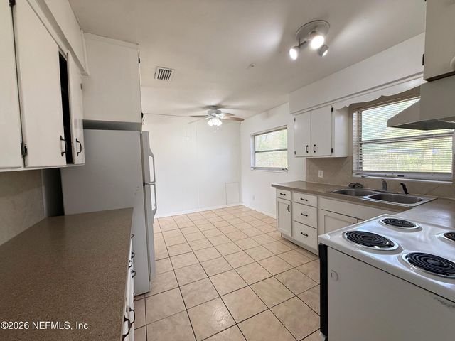 7609 TACONY Drive, Jacksonville, FL 32277