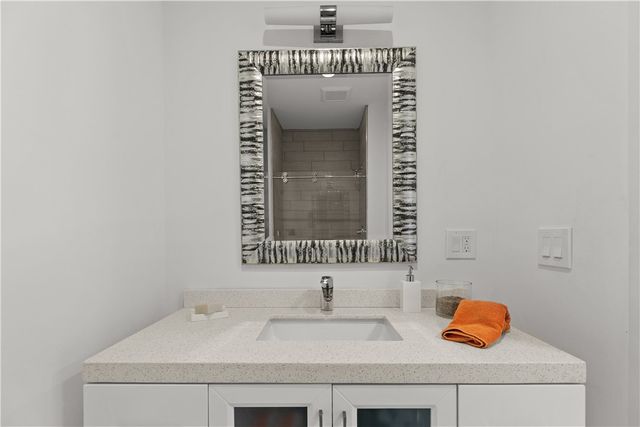 27 Weatherly Avenue, Newport, RI 02840