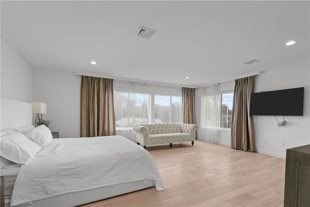 27 Weatherly Avenue, Newport, RI 02840