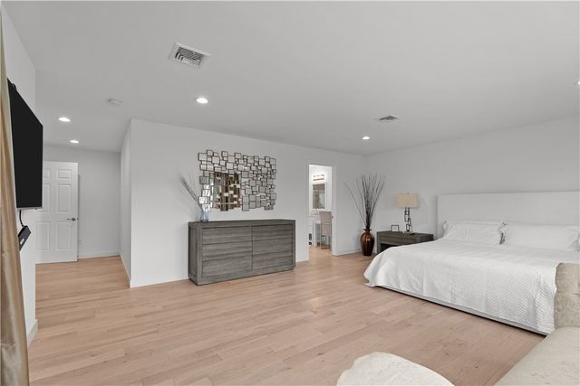 27 Weatherly Avenue, Newport, RI 02840