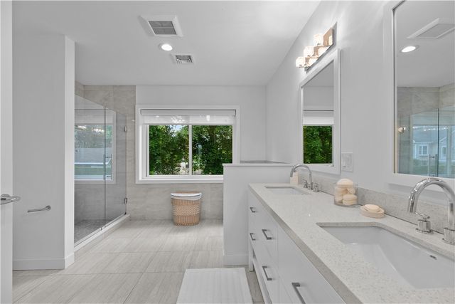 27 Weatherly Avenue, Newport, RI 02840