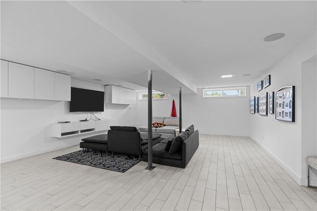 27 Weatherly Avenue, Newport, RI 02840