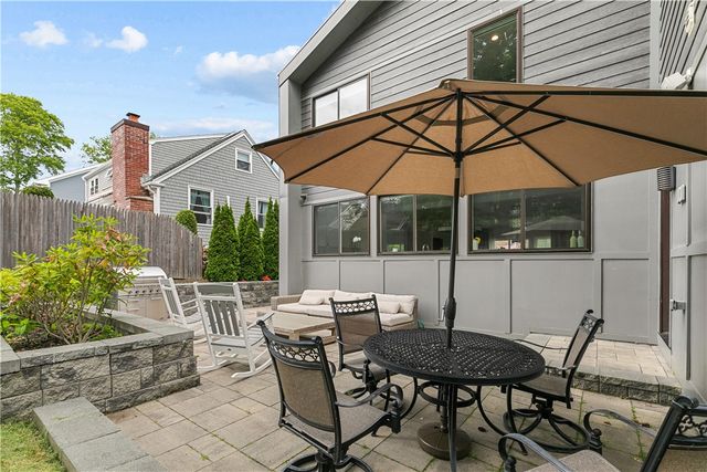 27 Weatherly Avenue, Newport, RI 02840