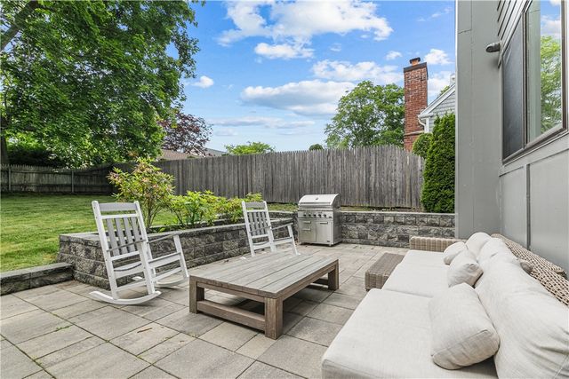 27 Weatherly Avenue, Newport, RI 02840