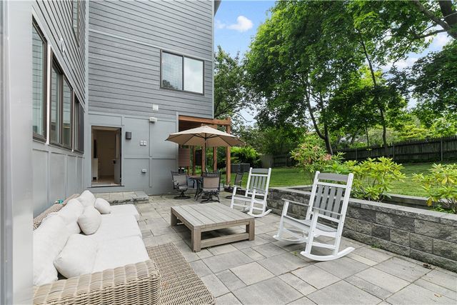 27 Weatherly Avenue, Newport, RI 02840